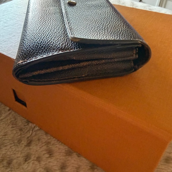 🖤🤎Louis Vuitton Damier Sarah Wallet🖤🤎 - Picture 4 of 9